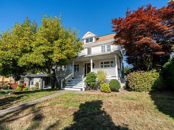 416 W 6th St, North Vancouver, BC V7M 1K9