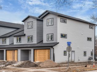 516 Cambridge St, Grand Forks, ND 58203