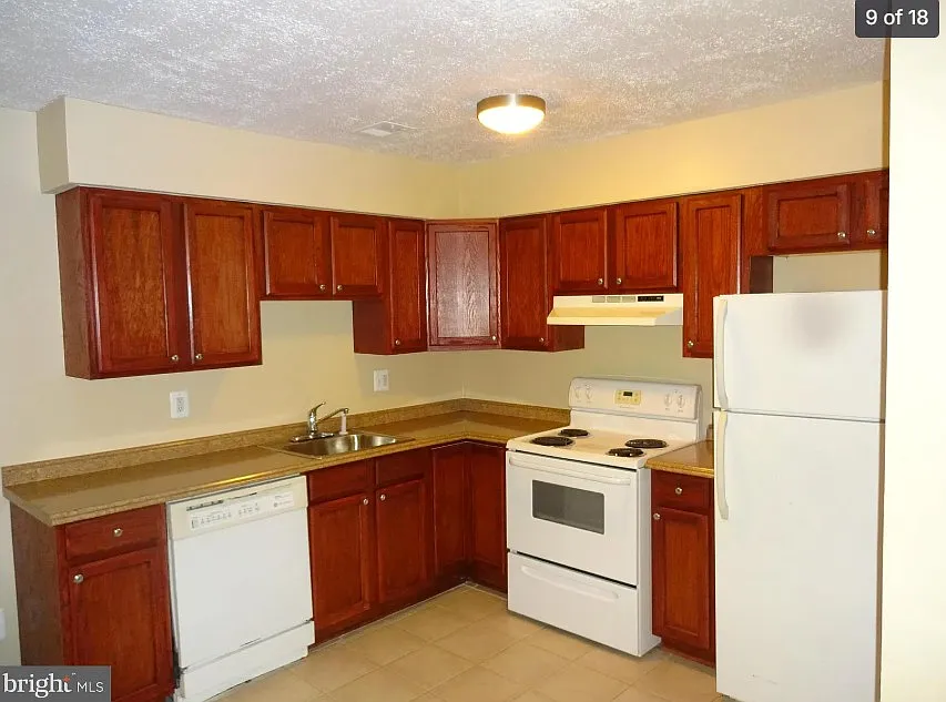 3 bed, 2.5 bath, 1517 sqft, $2,550 — Photo 4