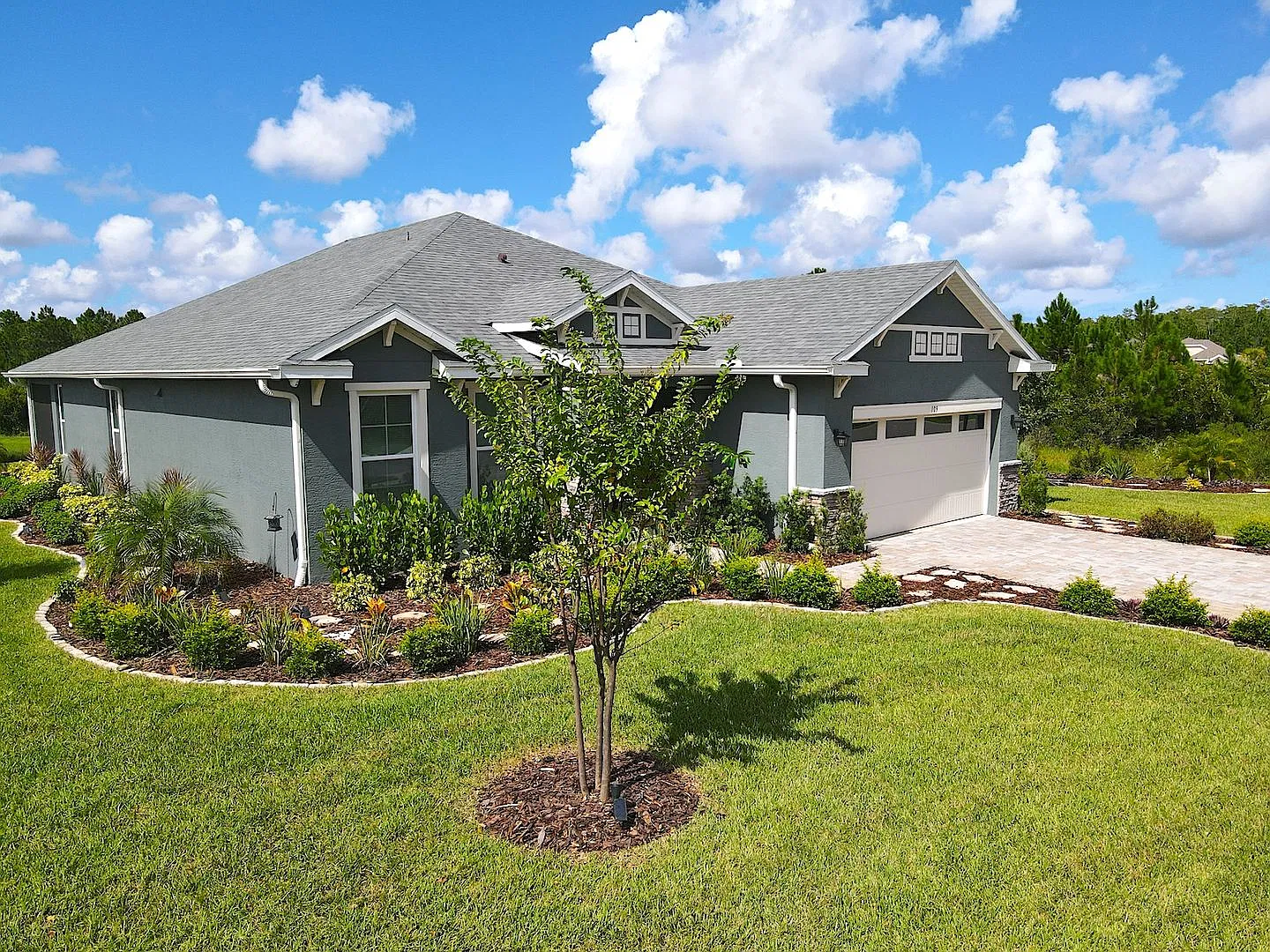 Stunning 3 Bedroom w Flex Room 2.5 Bathroom Home for Rent in Huntington Village! — Photo 3