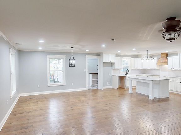 5th image of 166 Mimosa St