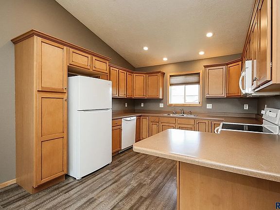 3rd image of 3509 W 93rd St