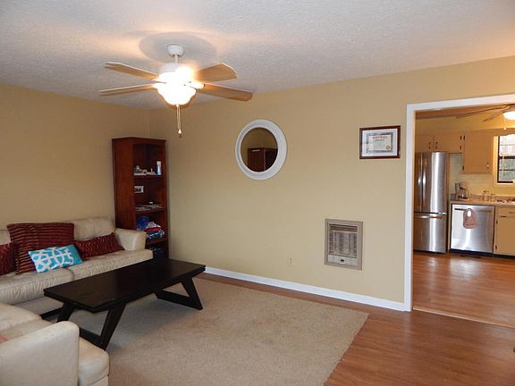 3rd image of 137 Grandview Dr