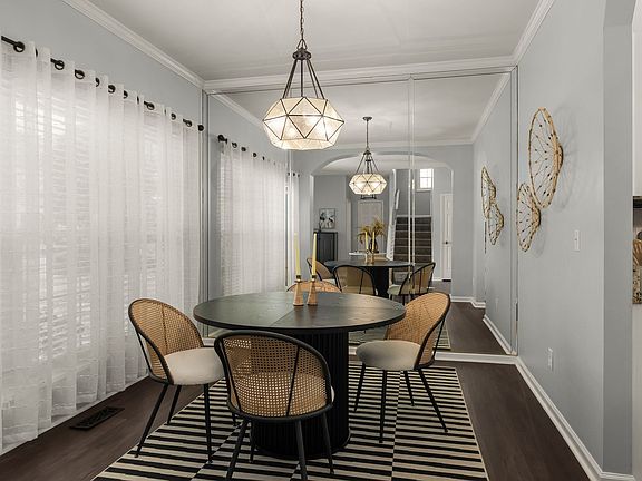 4th image of 168 Clarendon Cir