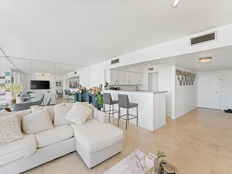 900 Bay Dr #421 — Photo 5