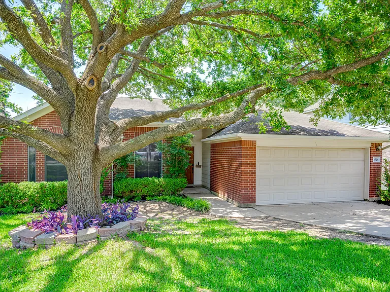 3625 Hawk Ridge St — Photo 1