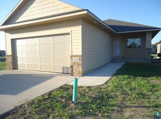 7500 W Flowerfield Pl, Sioux Falls, SD 57106
