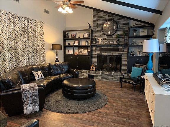 5th image of 10007 NE Oakwood Dr