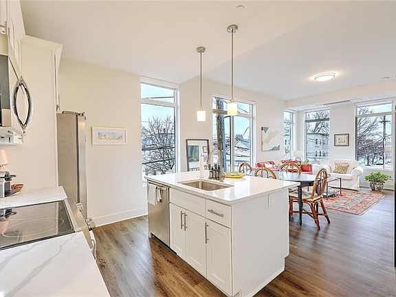 4th image of 468 W Fountain St