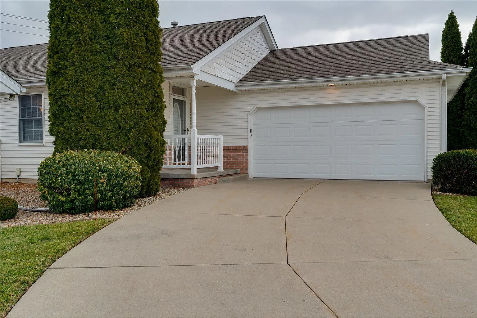 65 Astoria Way photo 1