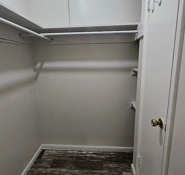 Colonial Terrace — Photo 8