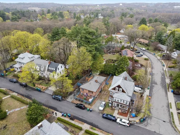 31 Chaske Ave, Newton, MA 02466