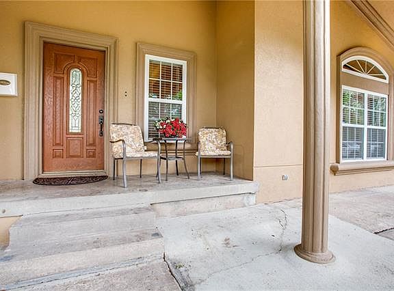 4th image of 2328 Hillsboro Ave