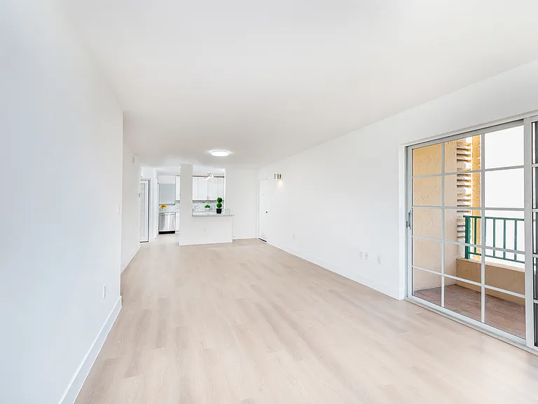 222 Madeira Ave #21 — Photo 8