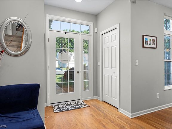 3rd image of 652 Lakeside Dr