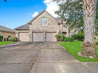 1102 Hunter Green Ln, Fresno, TX 77545