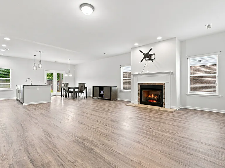 120 Sherwin Ave — Photo 3