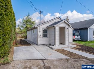 2404 10th St, Tillamook, OR 97141
