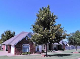 29 Raintree St, Ponca City, OK 74604