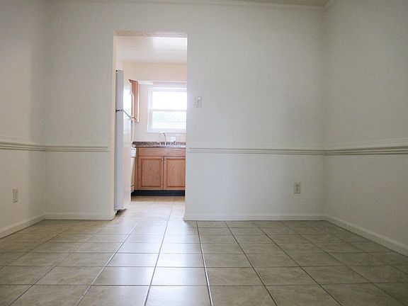 5th image of 2402 Sedgewick Dr