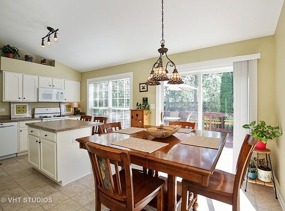 3rd image of 292 Paine St