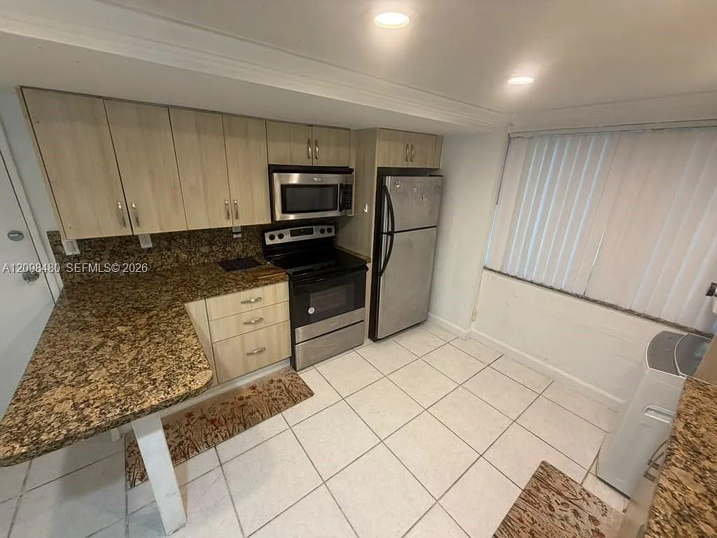 Ambassador Place Condo — Photo 4