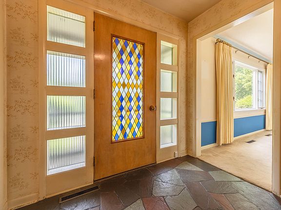 3rd image of 2433 Alta Vista Ave