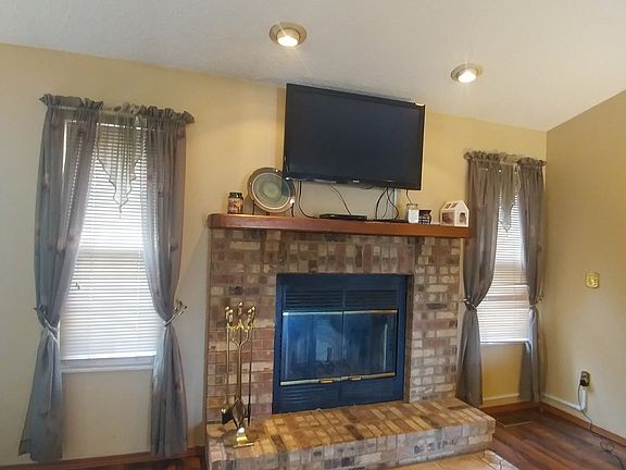 WOODBURNING FIREPLACE