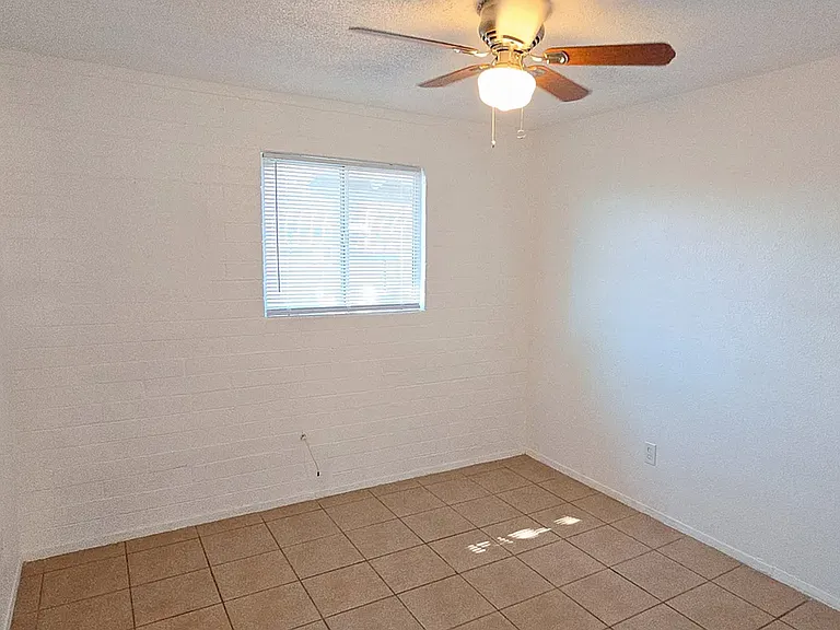 2601 E Monte Cristo Ave — Photo 7