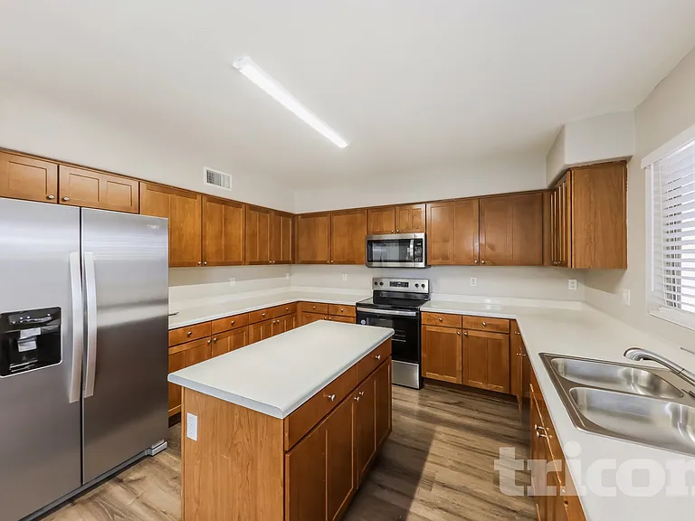 16191 N 157th Dr — Photo 5