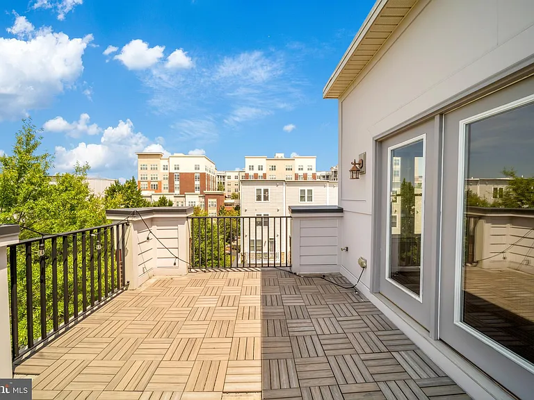 1121 S Lincoln St — Photo 49