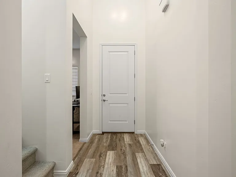 1382 E White Desert Dr — Photo 3