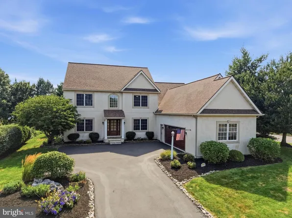 1146 S Bristol Dr, Lititz, PA 17543