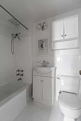 5th image of 311 W 20th St APT 1
