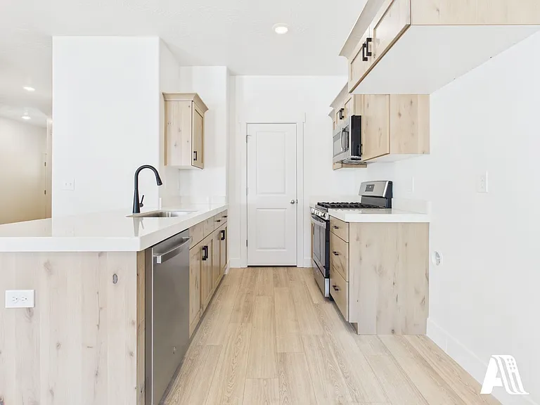 443 E 650 N — Photo 17