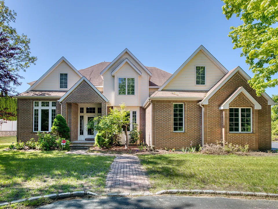 60 Dundee Ln