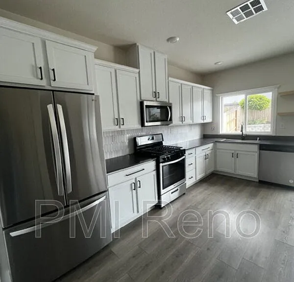 8880 Portia Dr — Photo 3