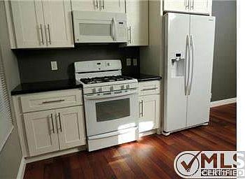 4th image of 22330 Victory Blvd APT 406