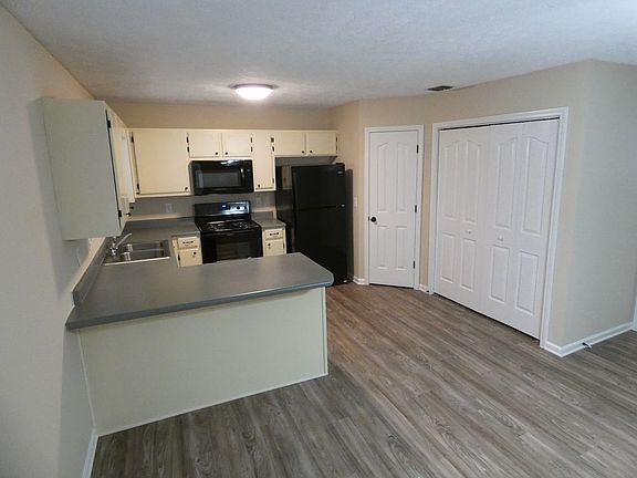 5th image of 2926 Weybridge Dr