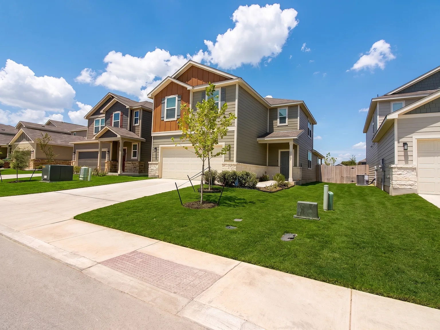 4 bed, 2.5 bath, 2260 sqft, $2,200 — Photo 3