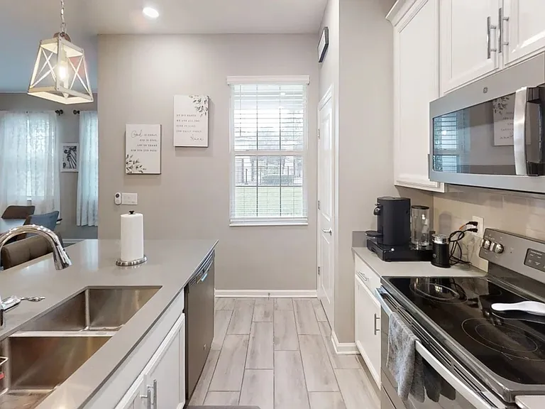 8511 Golf Way — Photo 6