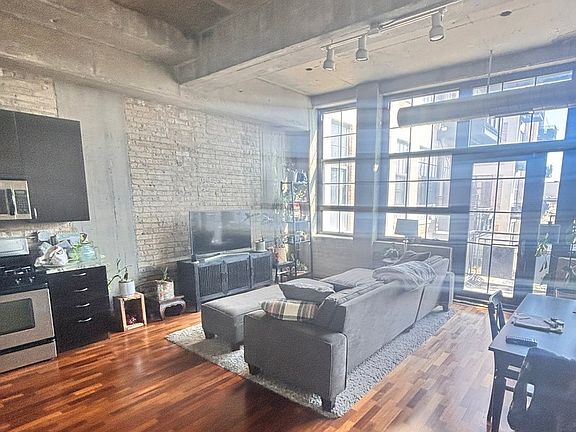 4th image of 3963 W Belmont Ave Unit 217