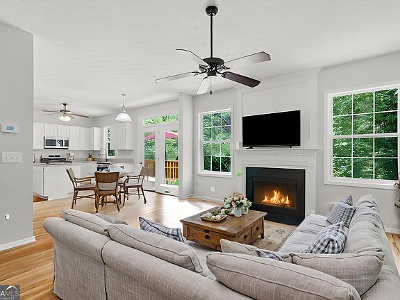 2nd image of 352 Park Creek Rdg