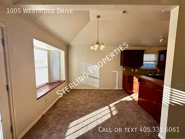 1005 Westridge Dr — Photo 6