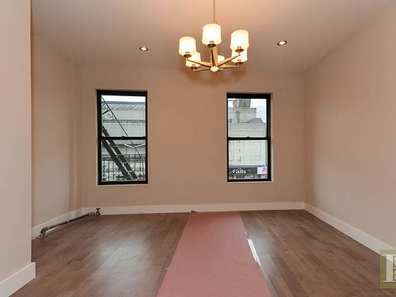 5th image of 4260 Broadway APT 405
