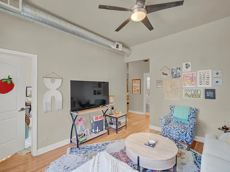 2548 N Burling St — Photo 7