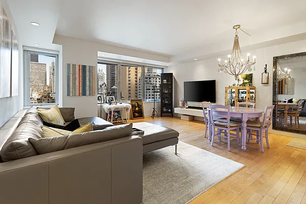 Sold by Classiques Modernes International Realty | media 12