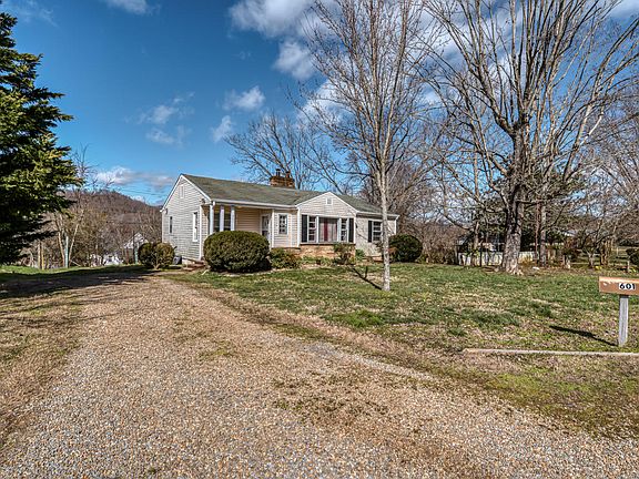 4th image of 601 Douglas Dr