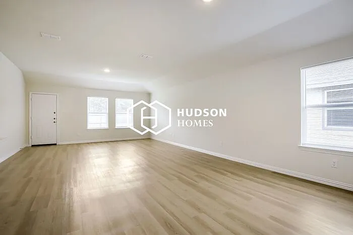 4 bed, 2.0 bath, 1788 sqft, $1,599 — Photo 2
