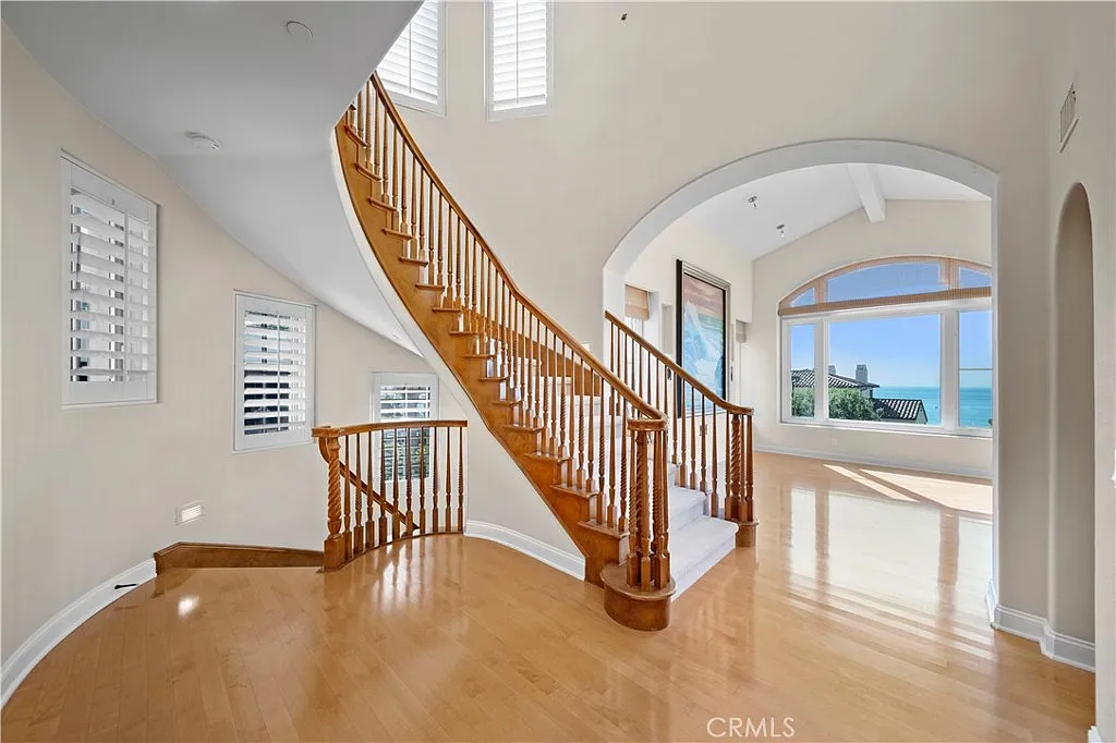 3 bed, 2.5 bath, 3333 sqft, $15,500 — Photo 4